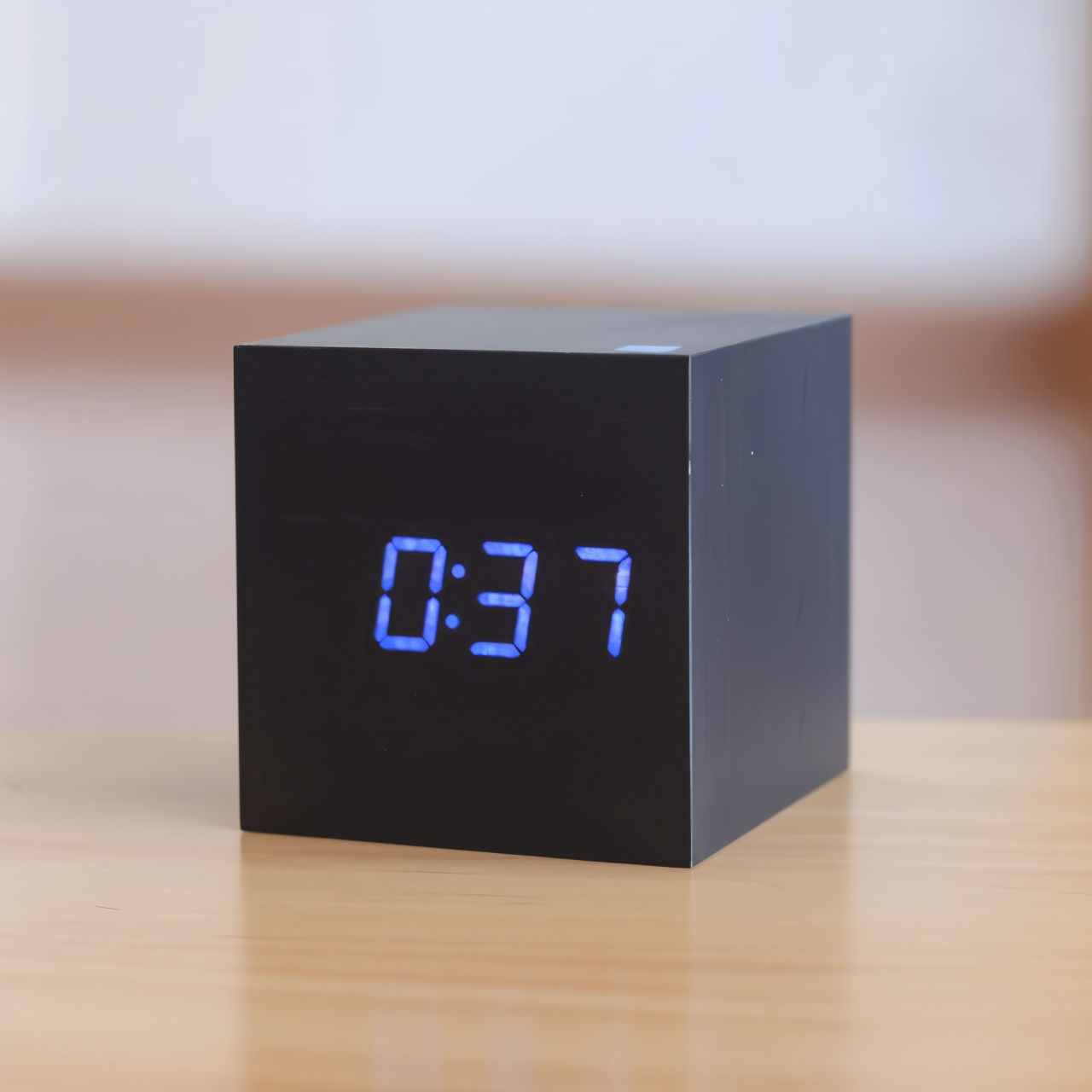MEELANO WoodTime | Elegant Digital LED Træur Sort-Blå