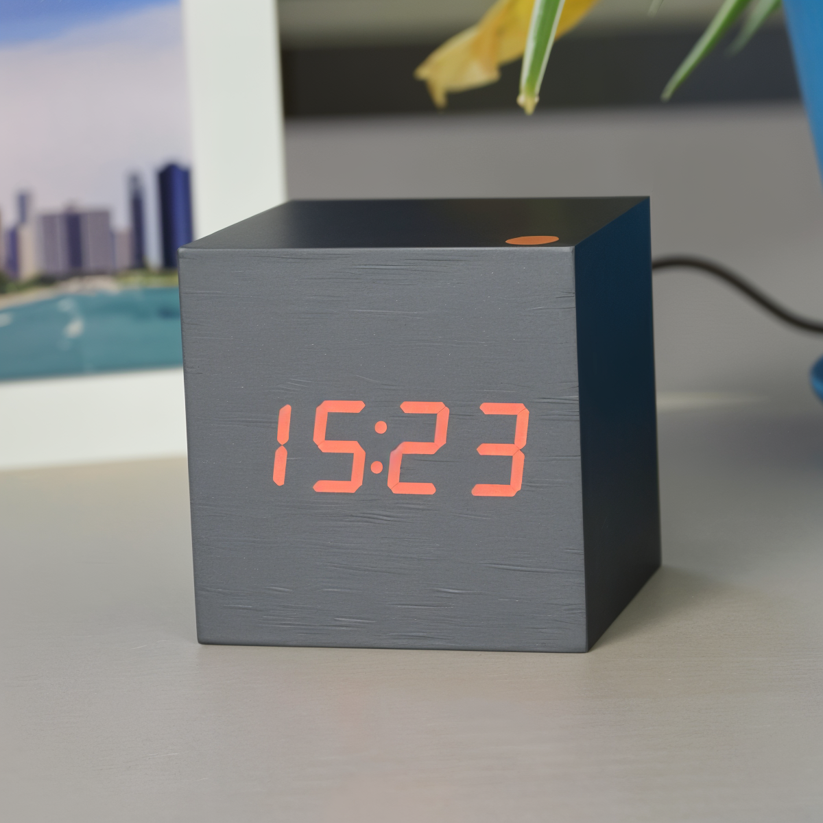 MEELANO WoodTime | Elegant Digital LED Træur Sort-Rød