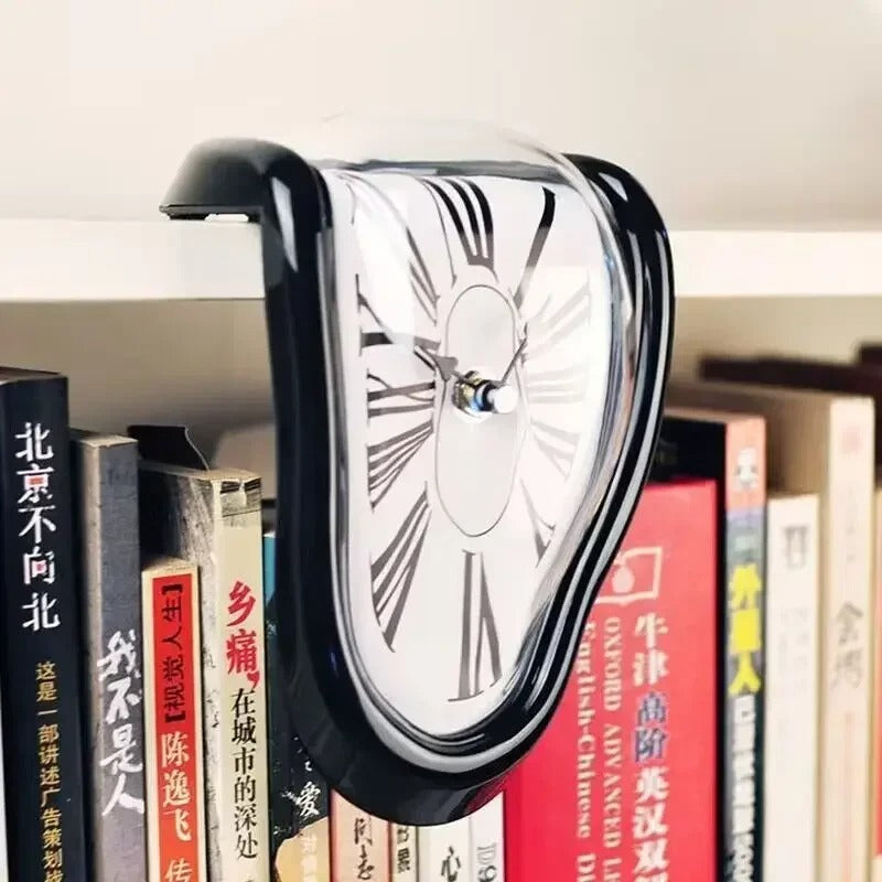 MEELANO Smeltende Ur Kunstskulptur Inspireret Af Tidens Utholdelighed Til Hylde - Vækkeur Sort