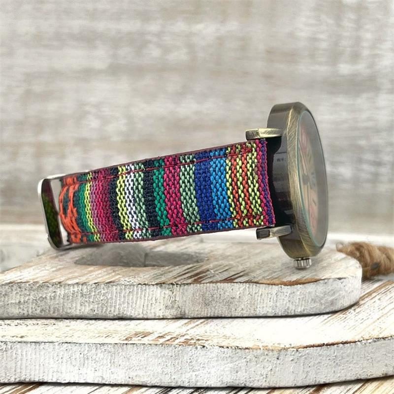 MEELANO Vintage Dameur med Regnbuemønster og Flettet Rem – Analogt Armbåndsur med Bronze Urskive, Nikkelfrit, 3 Farver – Amore