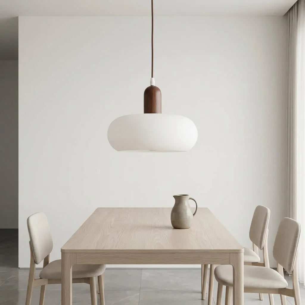 Pendel over Spisebord – Skandinavisk Pendellampe i Træ og Glas med Varm LED 3000K, Ø 28 cm
