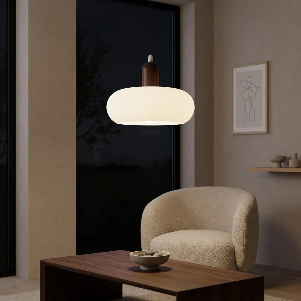 Pendel over Spisebord – Skandinavisk Pendellampe i Træ og Glas med Varm LED 3000K, Ø 28 cm