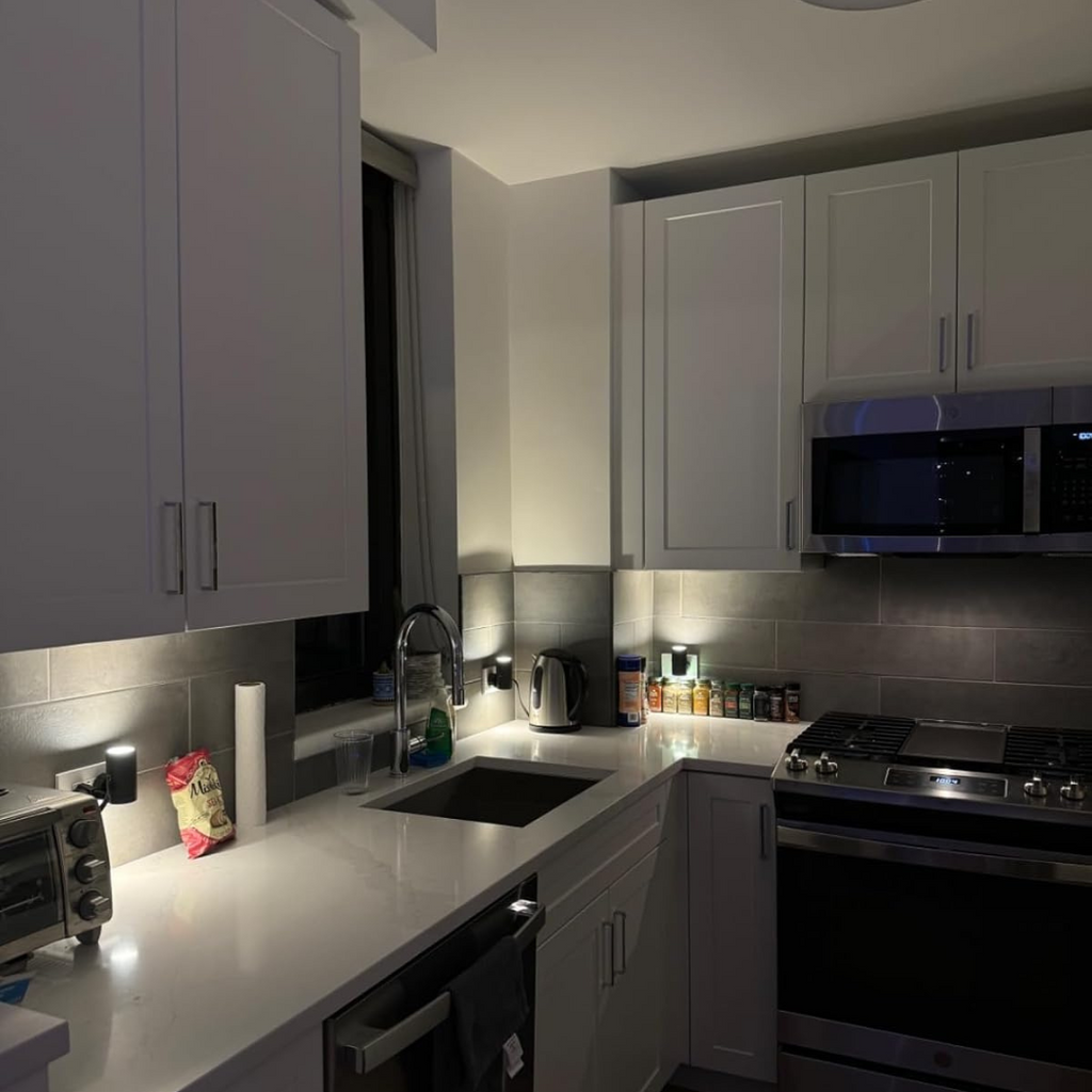 NightLuxe Bauhaus-design Natlampe – Dæmpbar LED-natlampe med Skumringssensor, Varm Hvid 3000K, til Gang & Soveværelse