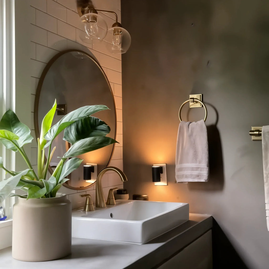 NightLuxe Bauhaus-design Natlampe – Dæmpbar LED-natlampe med Skumringssensor, Varm Hvid 3000K, til Gang & Soveværelse