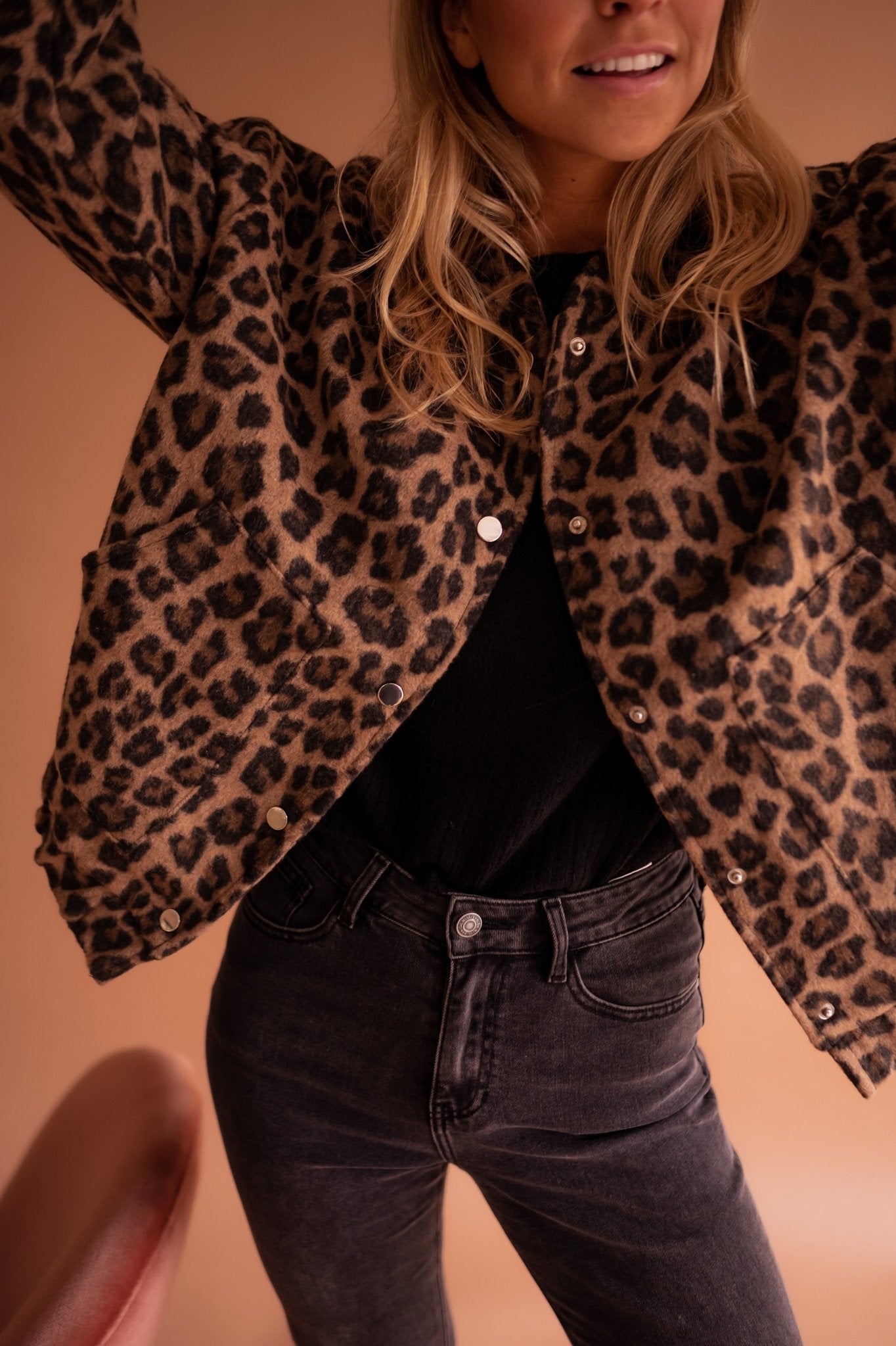 Dame Overgangsjakke - Moderigtigt snit med leopard-print