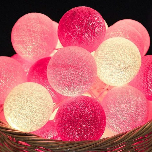 Munter Bomuldskugle Lyskæde – Cotton Ball Lyskæde med 10 LED Kugler, USB eller Batteri, 9 Farver – LumiBall