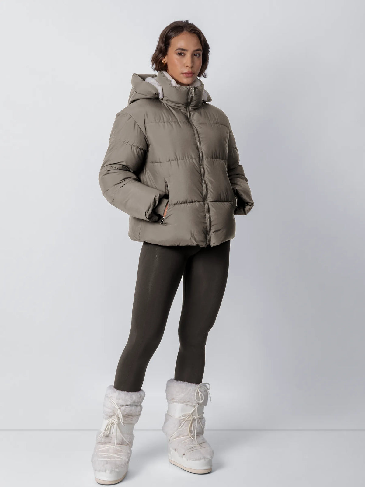 MEELANO Dame Dynejakke Kort – Vinterjakke Dame med Aftagelig Hætte & Kunstpelsforet, Quiltet Puffer Jakke, M–2XL – Amore